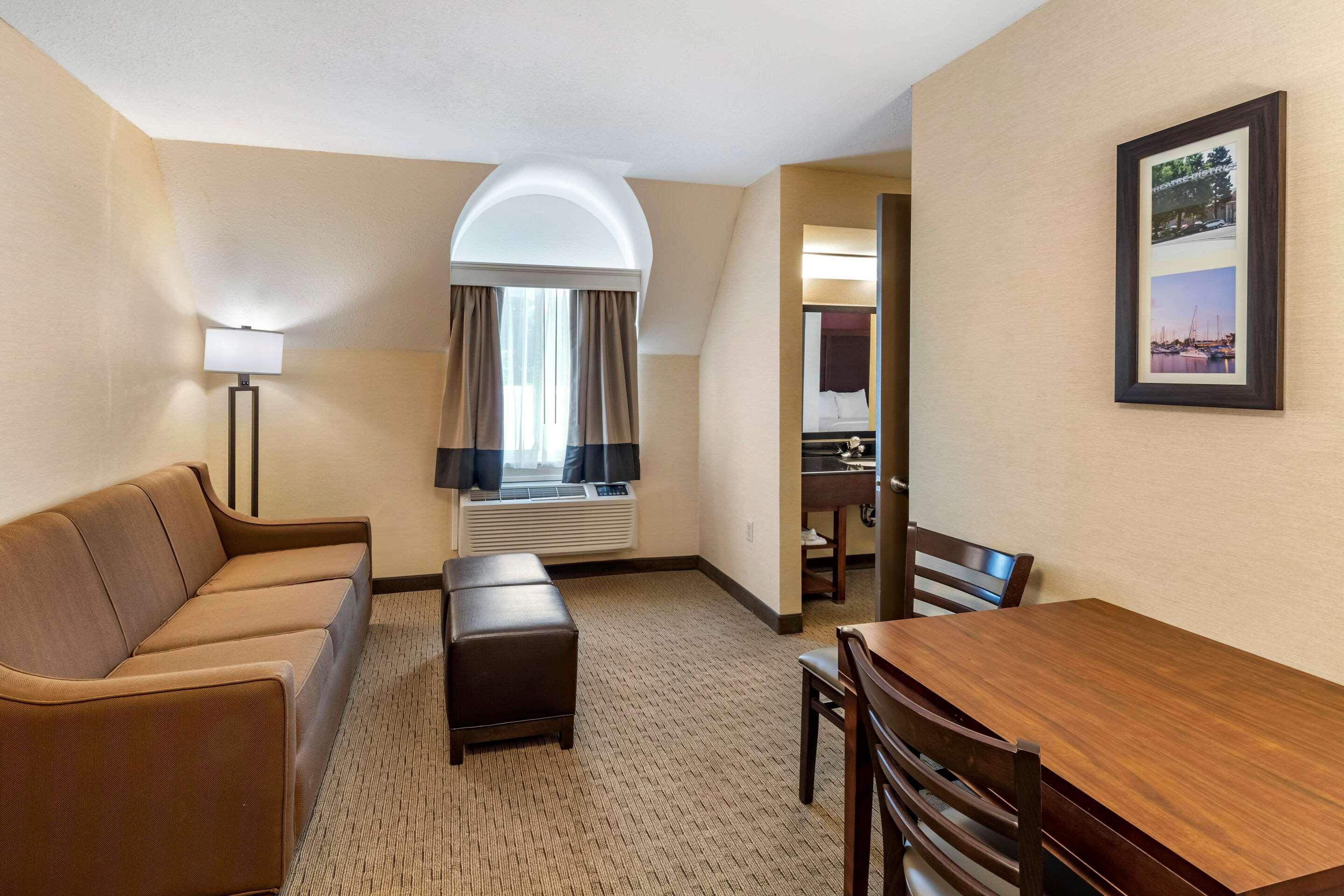 Comfort Redwood Hotel 3*