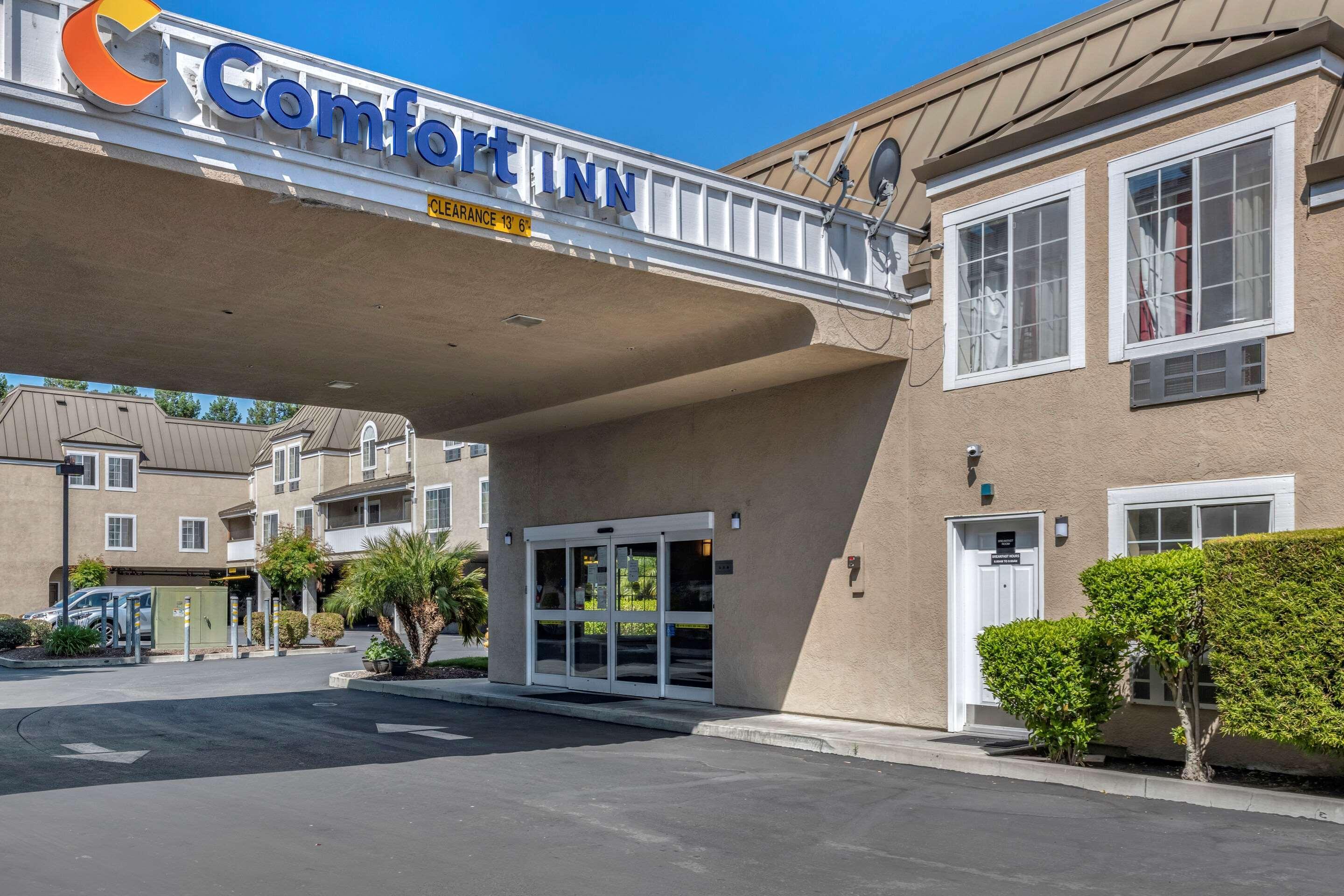 Comfort Redwood Hotel 3*