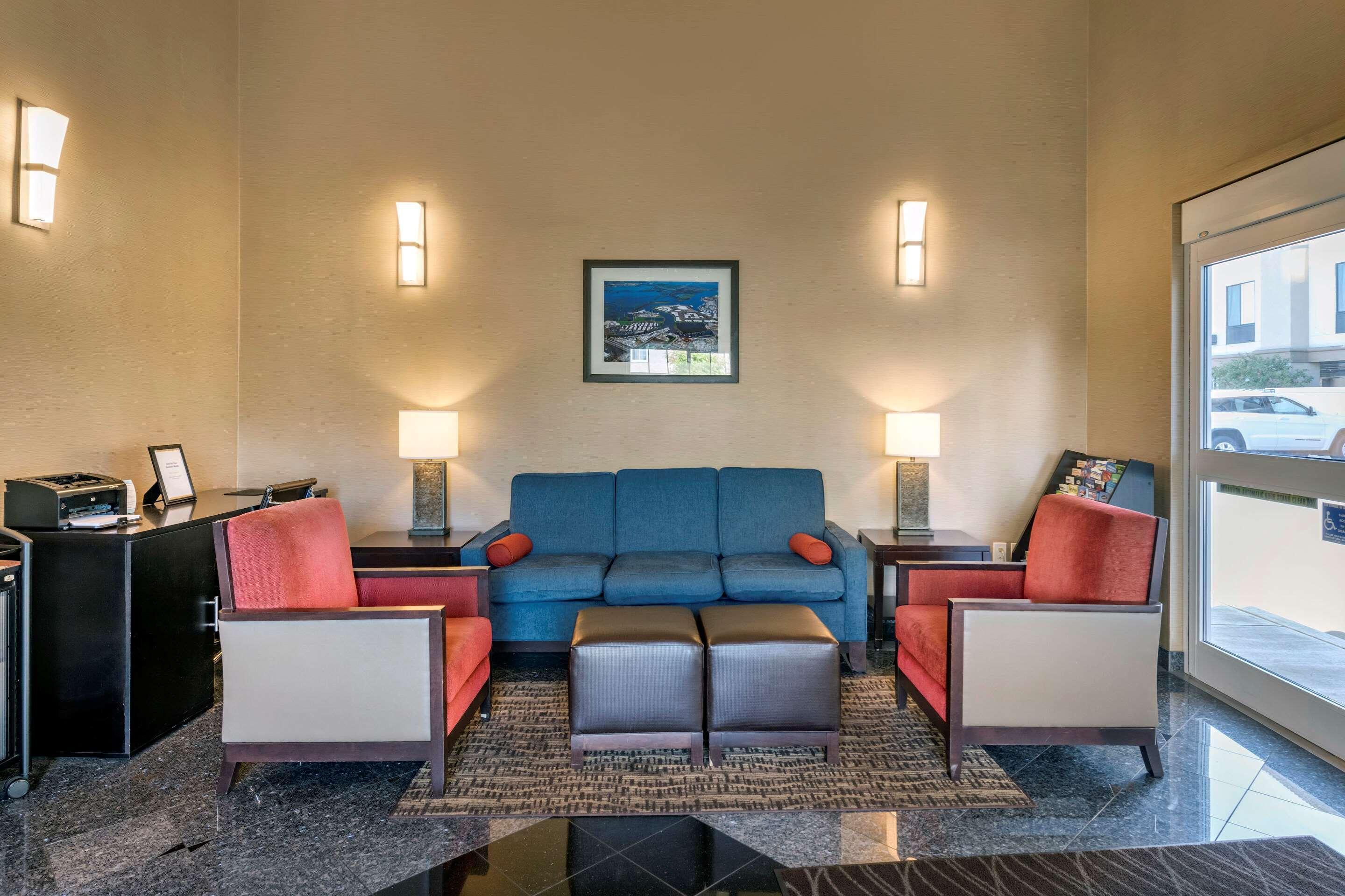 Comfort Redwood Hotel 3*